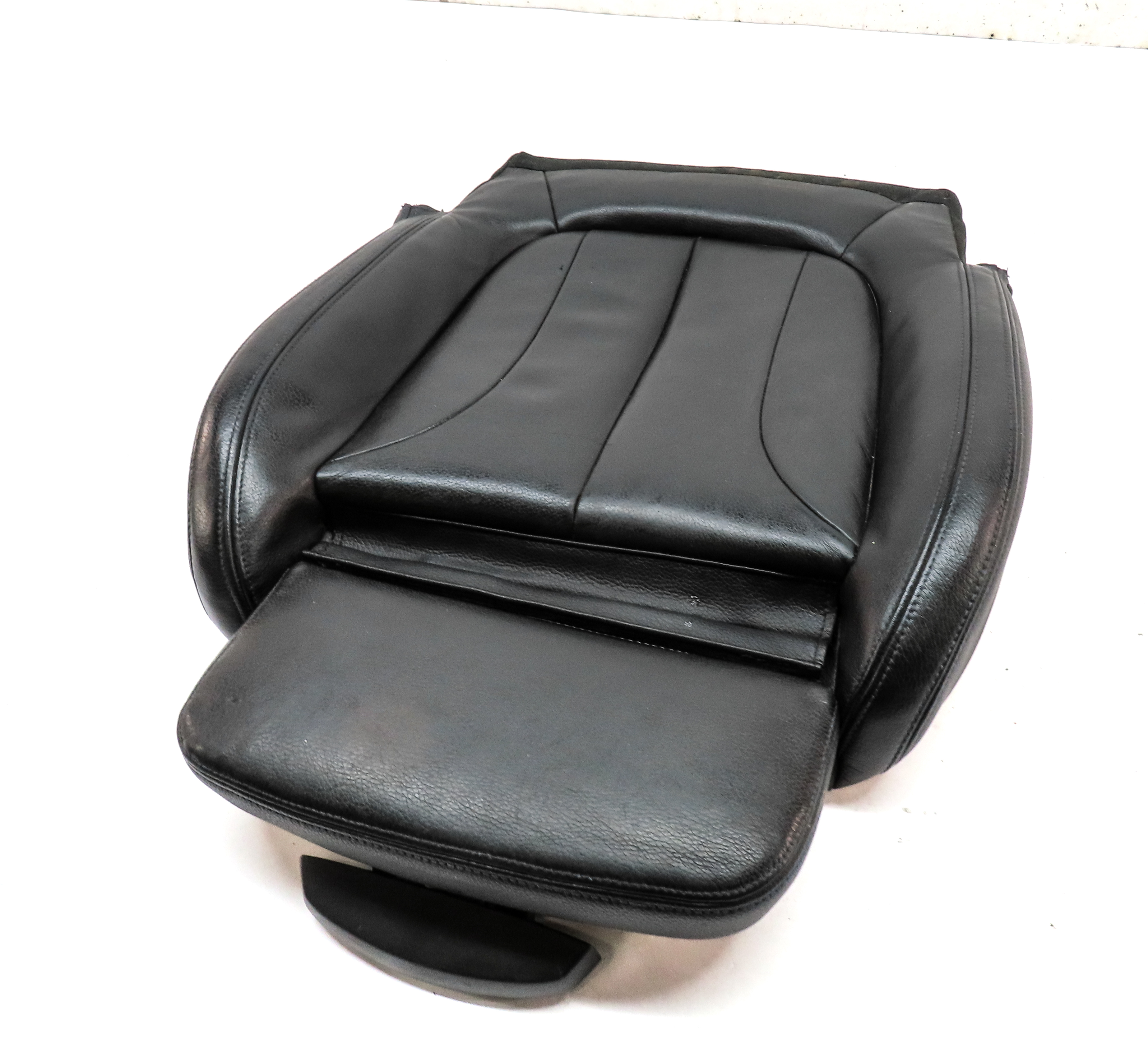 2018 BMW X2 (F39) FRONT RIGHT PASSENGER LOWER HEATED SPORT SEAT CUSHION (BLACK) — exact item pictured